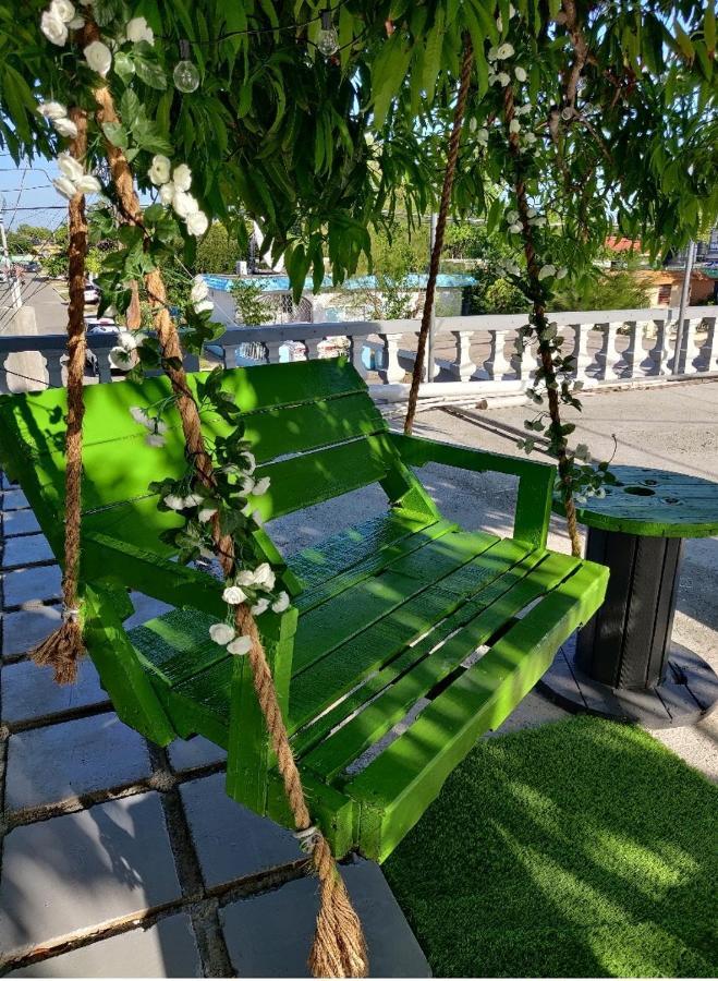 Blue Royalty Bed & Breakfast Портмор Екстериор снимка